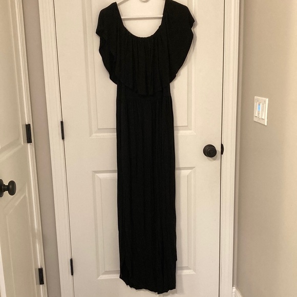 Amazon Dresses & Skirts - black off the shoulder maxi dress
